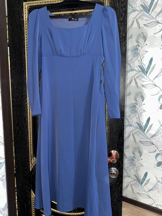 Продам платья разные