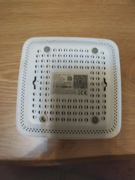 Router wireless cu cartela SIM GSM alcatel HH40V