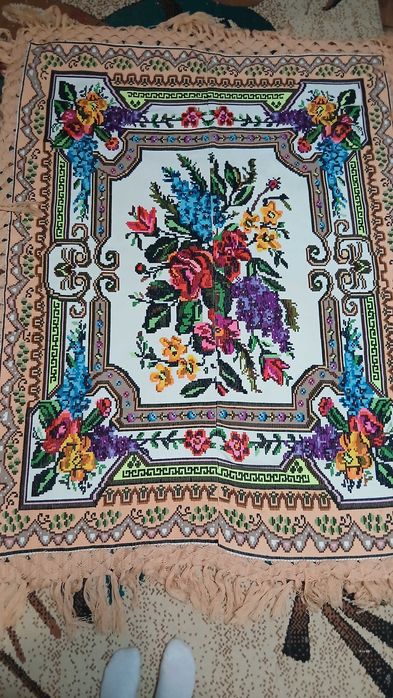 Față de masă tradițională țesută