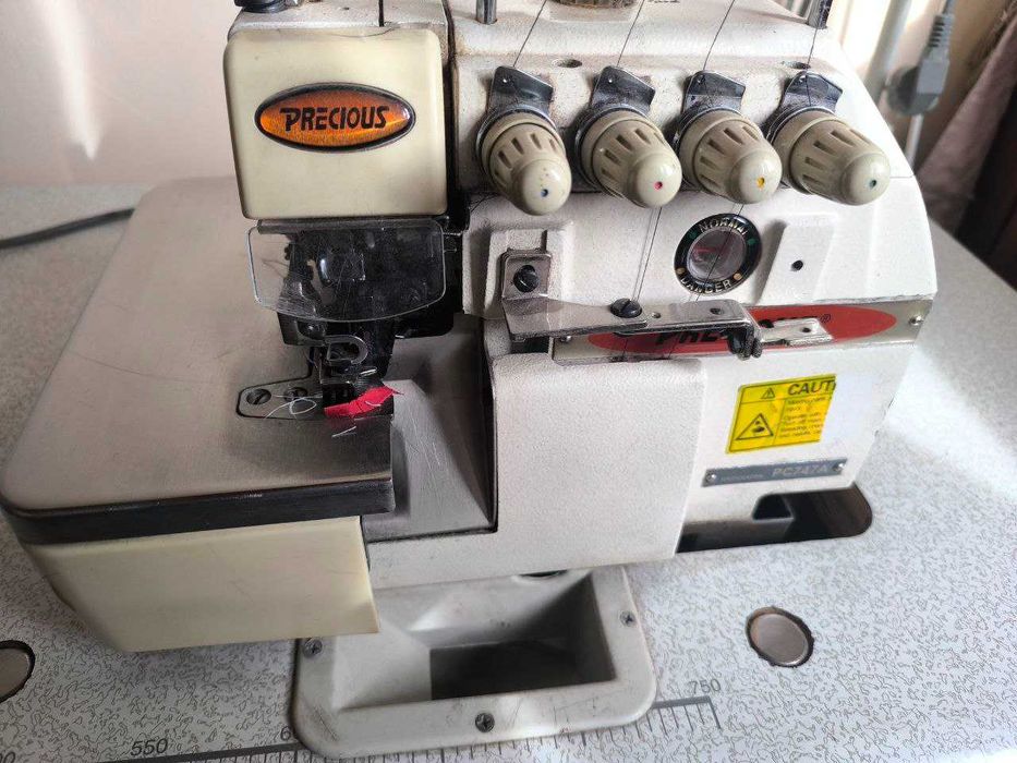 Швейные машинки. 1 прямострочка, 1 оверлог