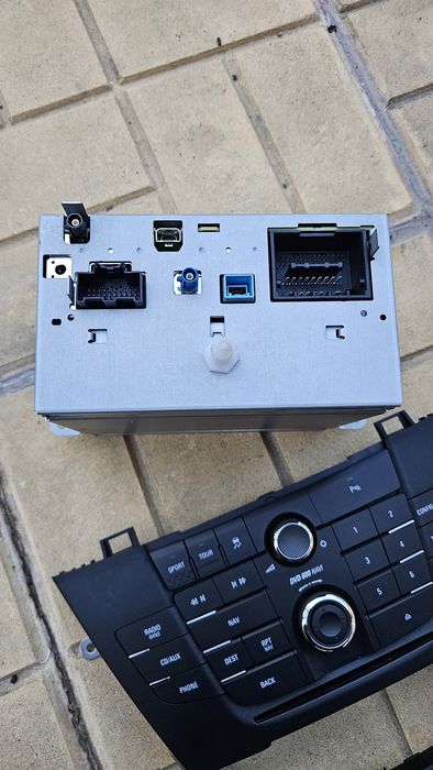 Навигация за опел инсигния и брава дясна предна за ауди а4 в8