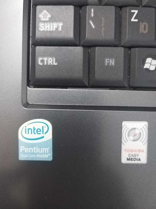 Продавам лаптоп тошиба