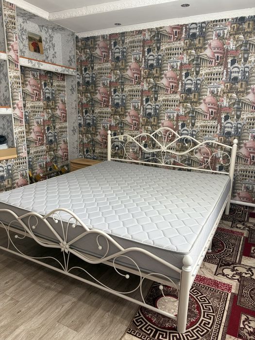 Двуспальная кровать