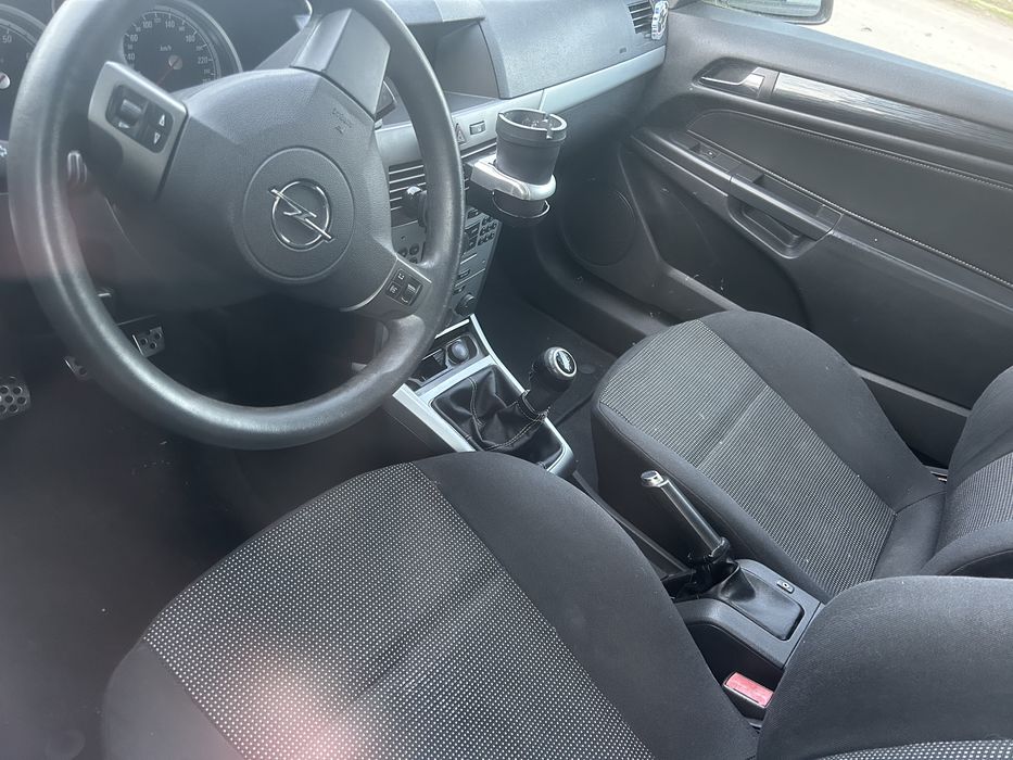 Dezmebrez opel astra H GTC