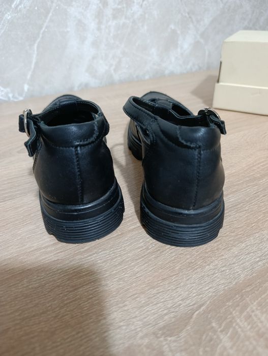 Кожаные школьные туфли