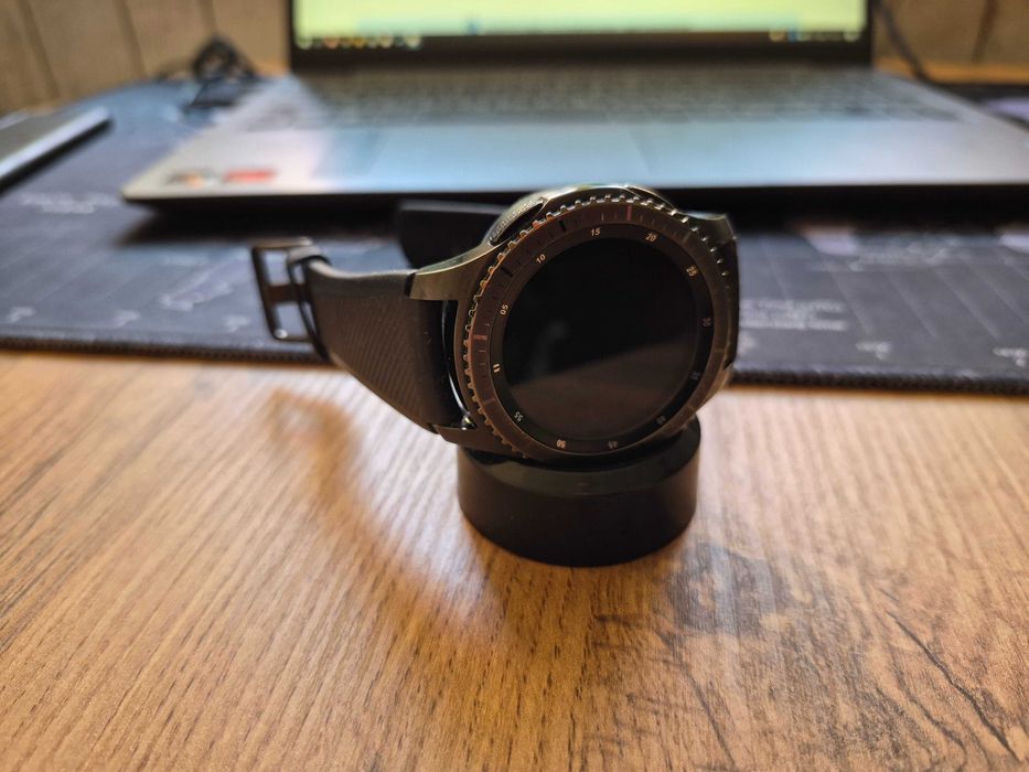 Продам часы Samsung  Galaxy Gear S3