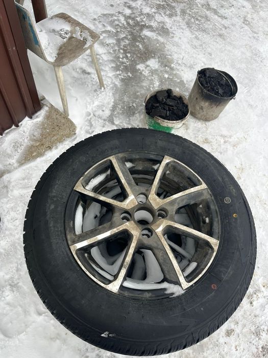 Продам 4 шины с дисками