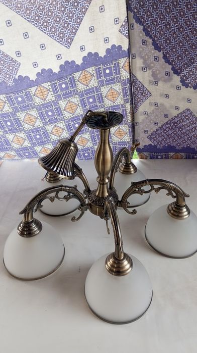 Люстра потолочная .