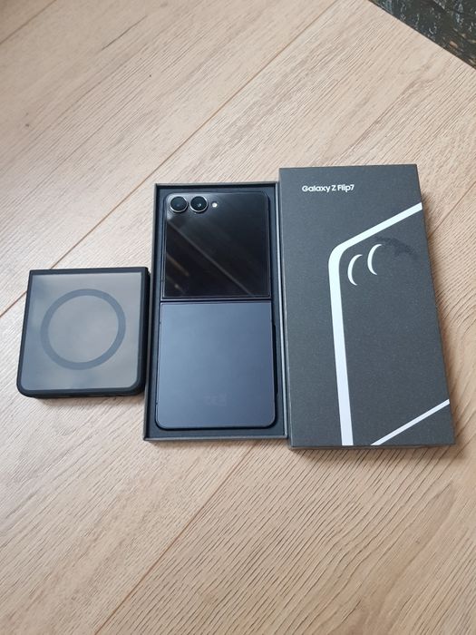 Samsung Galaxy Z Flip7, 12GB RAM, 256GB, Jet Black