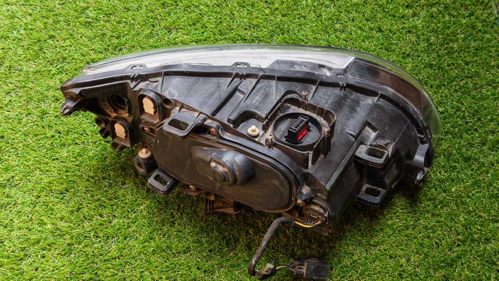 Фар за Volvo S60 V60 Xenon / Волво Ес60 В60 Ксенон