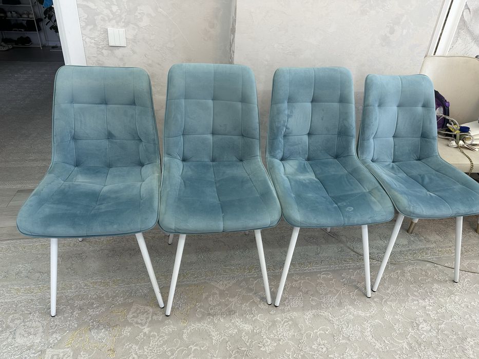 Продам столь и 4 стула