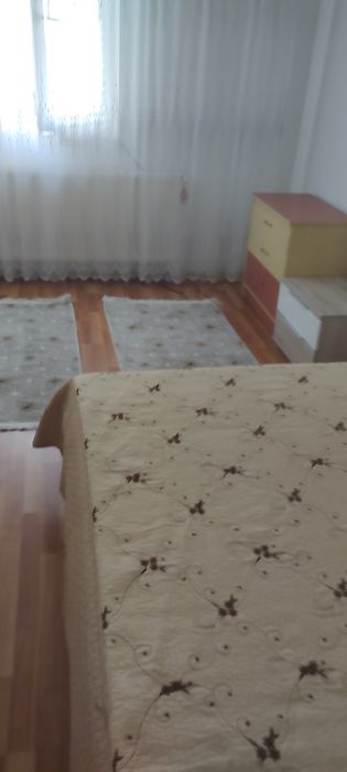 De închiriat apartament 3 camere