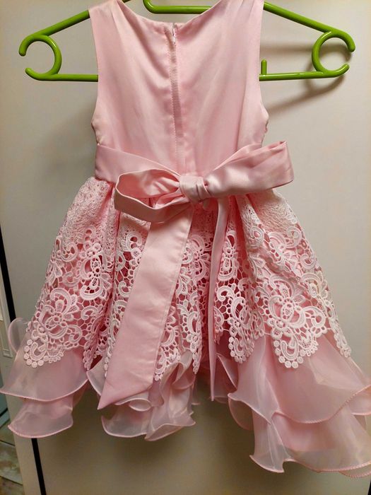 Рокля Красавицата и звяра и розова рокля