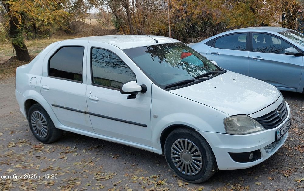 Авто Рено Логан 2013г