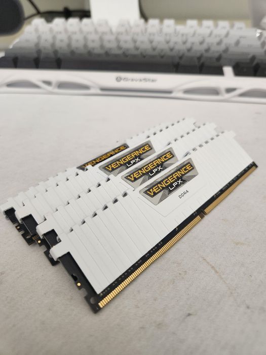 ОЗУ Corsair Vengeance LPX DDR4 8gb 8штук