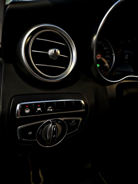 Mercedes-Benz C220 CDI • Лимитиран салон • 7G автоматик • Всички екстри • 2 комплекта гуми
