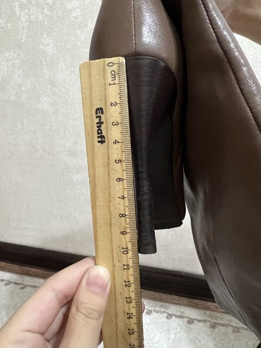 Продам кожанные сапоги 18000 тенге.