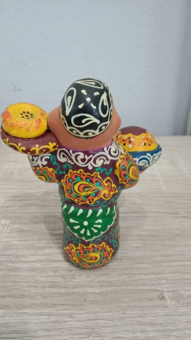 Сувенир,, узбек с лепёшкой,, керамика
