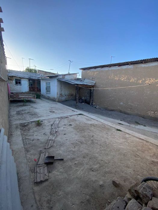 Уе сотилади срочно янгийол шахарга кирад 29000 дол кэлишамиз.