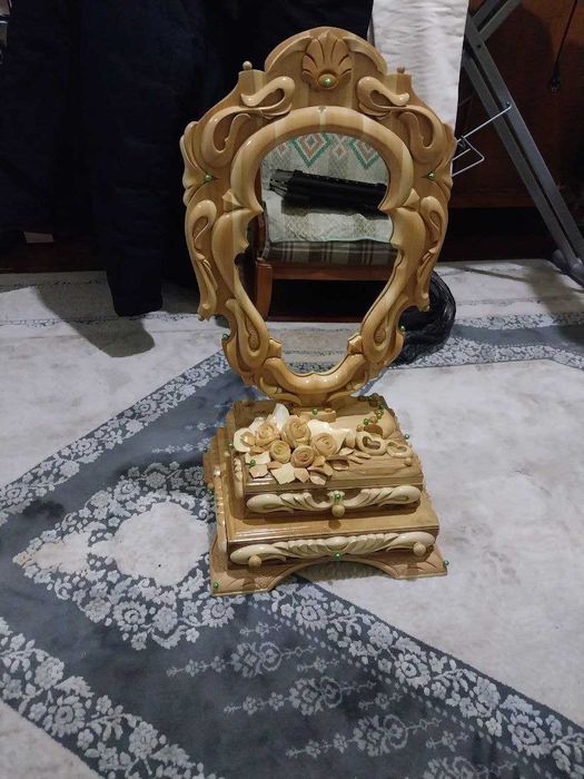 Qo'l mehnati ko'zgu (oyna)