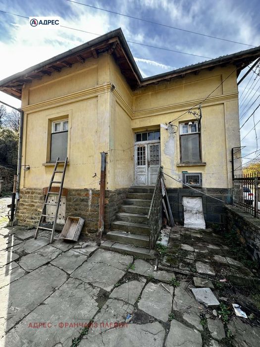 Къща в Ловеч, област-с.Дълбок дол площ 72 цена 32211