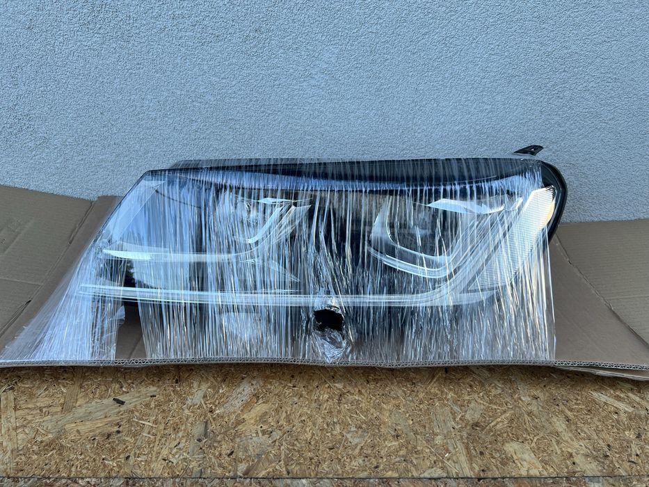 Far stanga VW Touareg 7P Facelift Xenon Adaptiv + LED Original NOU NOU