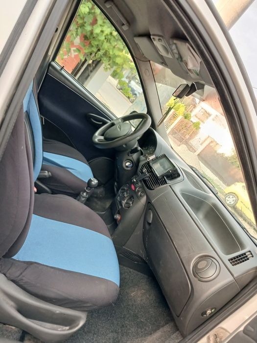 Vând Fiat punto..