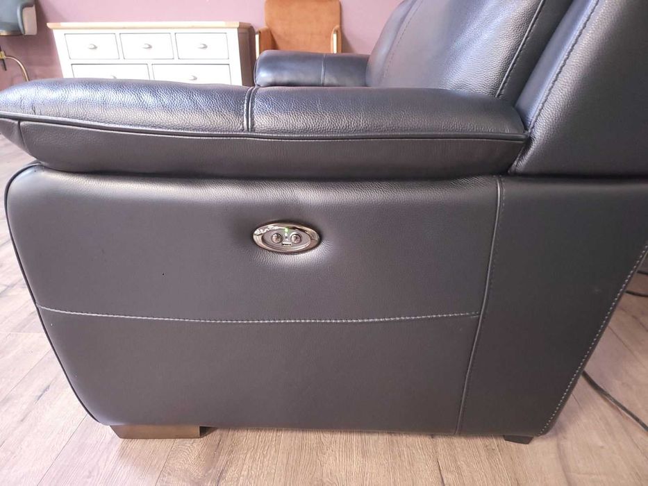 Черен кожен диван тройка с електрически релаксиращ механизъм