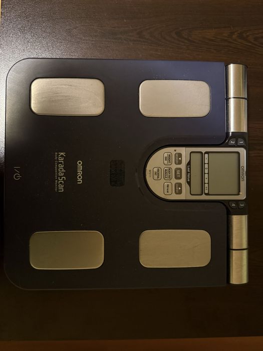 Професионален медицински кантар Omron BF511 KaradaScan