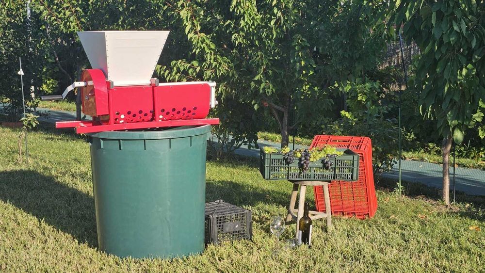 ПРОМО Гроздомелачка с отделяне на чепките DG07