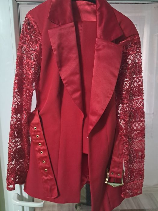 Costum rosu bby ocazii