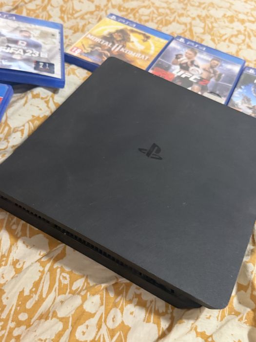 PlayStation 4 Slim 500 GB + 10 jocuri – fără manetă