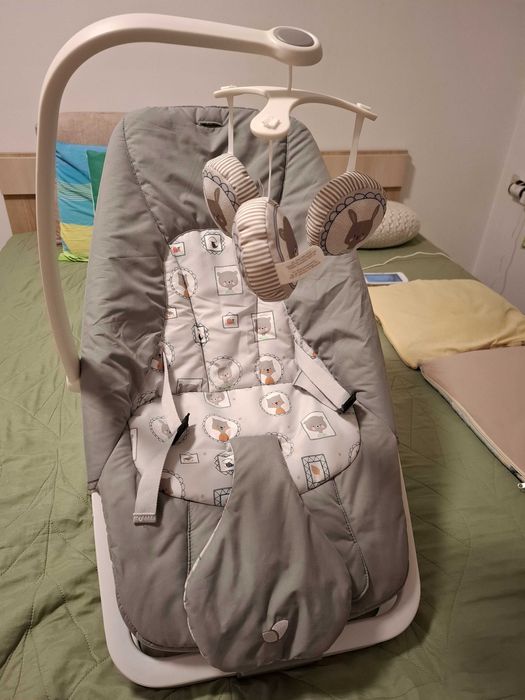 Люлеещ се шезлонг за бебе