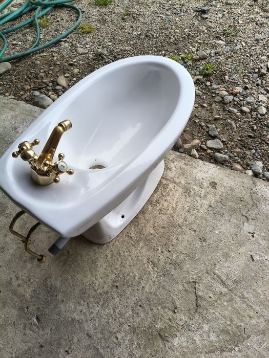 Vând bideu în stare bună!