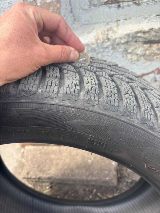 Продавам почти нова гума всесезонна 215/60 RM 16 V XL.Продавам и 4бр з