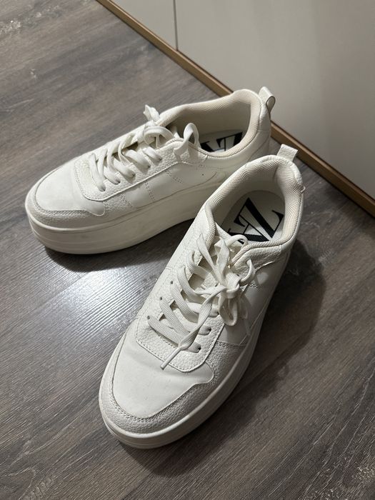 Кроссовки Zara белые 38 р
