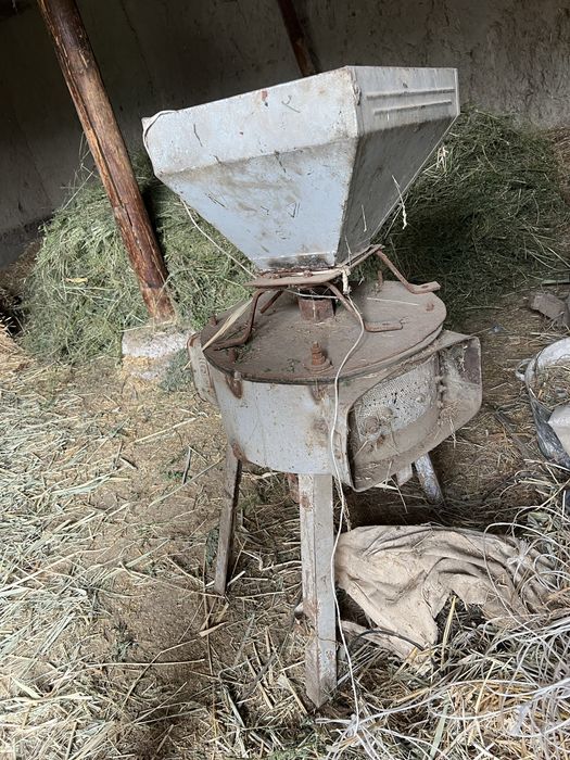 Oʻt maydalaydigan va don maydalaydigan aparatla 220 volt 4 ming abarot