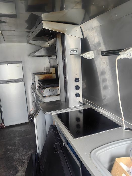 Специален автомобил/кемпер за бързо хранене