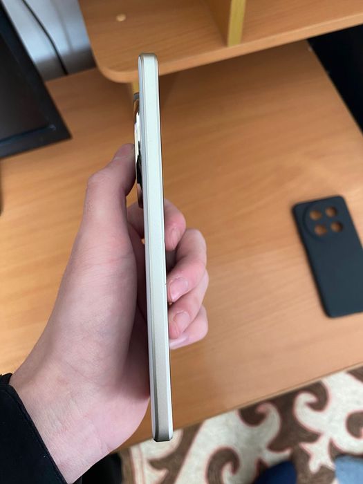 Продам срочно Huawei nova 13i