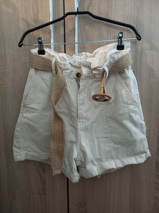 Къси дънкови панталони с коланче Zara