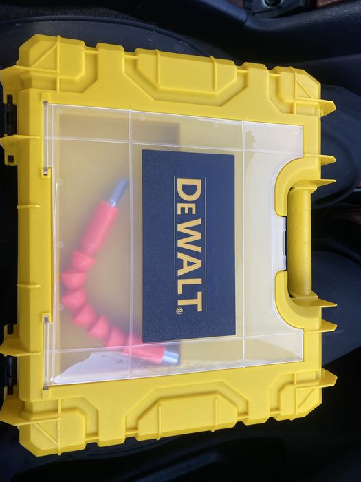 Шуруповерт DeWALT