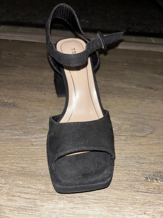 Каблуки , новые , носили пару раз