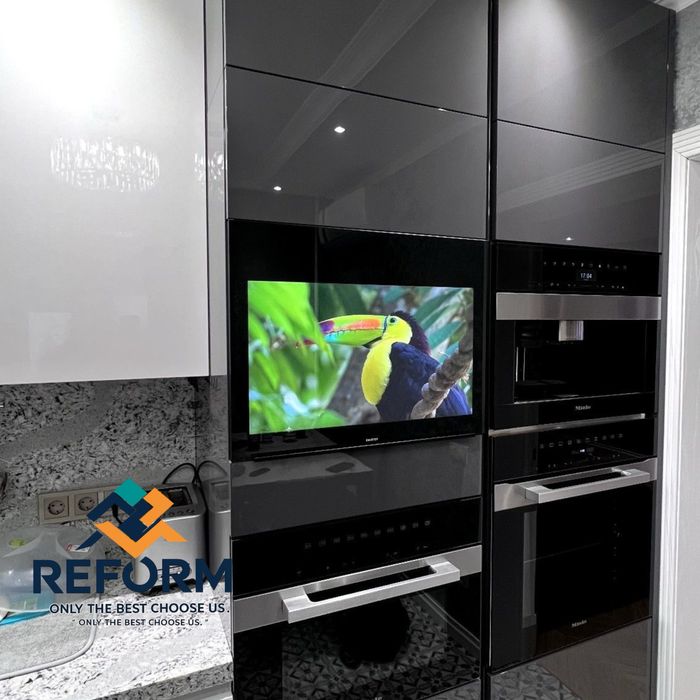 Установка Smart TV в кухонный гарнитур