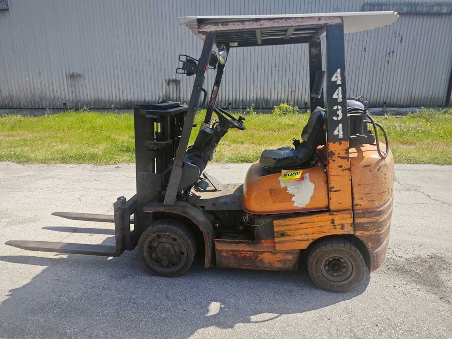 Газокар Toyota. Товароподемност: 3500