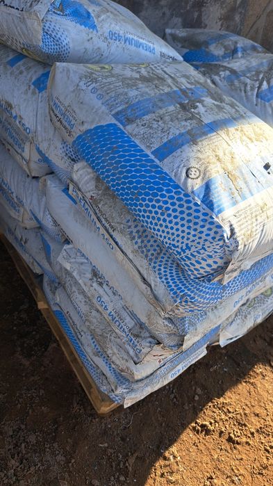 Цемент в мешках оптом и в розницу.