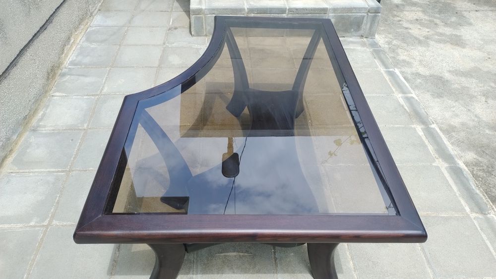 Холна маса със стъклен плот