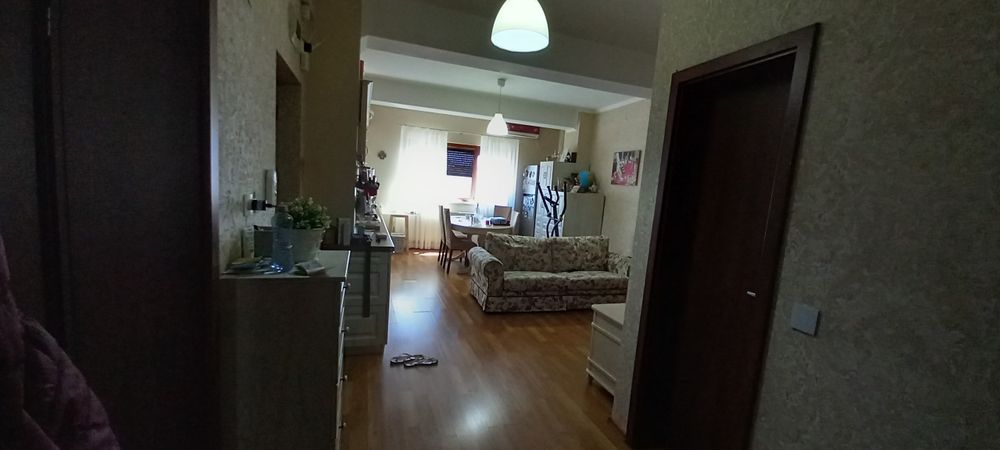 Închiriez apartament 3 camere