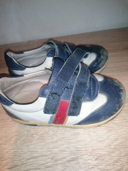 Обувь разная для мальчиков и девочки