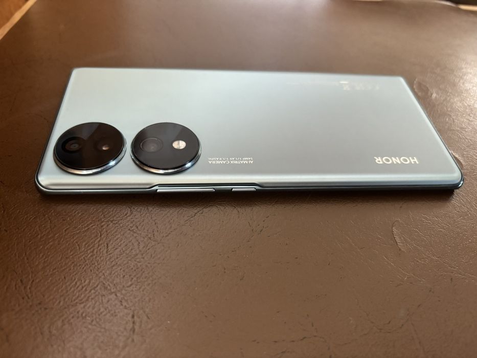 Продавам телефон Honor 70