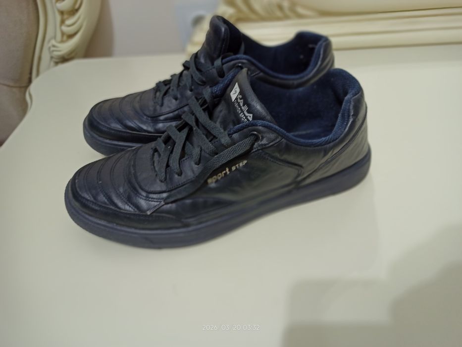 Продам кроссовки размер 45